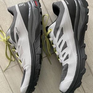 Men’s Salomon Outline GTX hiking shoes size 10